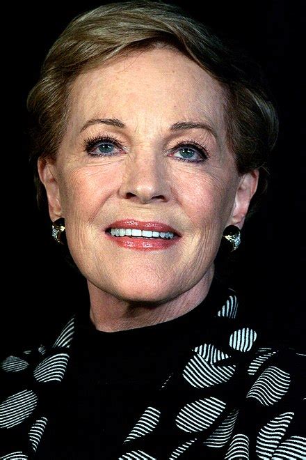 julie andrews jung|Julie Andrews – Wikipedia